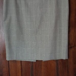ELIE TAHARI /NEW WITH TAGS/ "Cindy" skirt /size 6